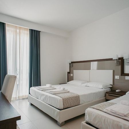 Hotel Baia Marina Cupra Marittima Kültér fotó