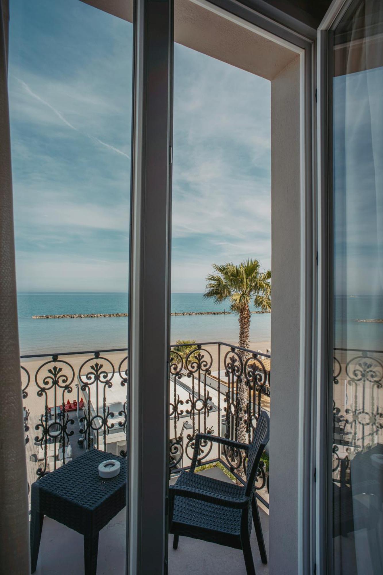 Hotel Baia Marina Cupra Marittima Kültér fotó