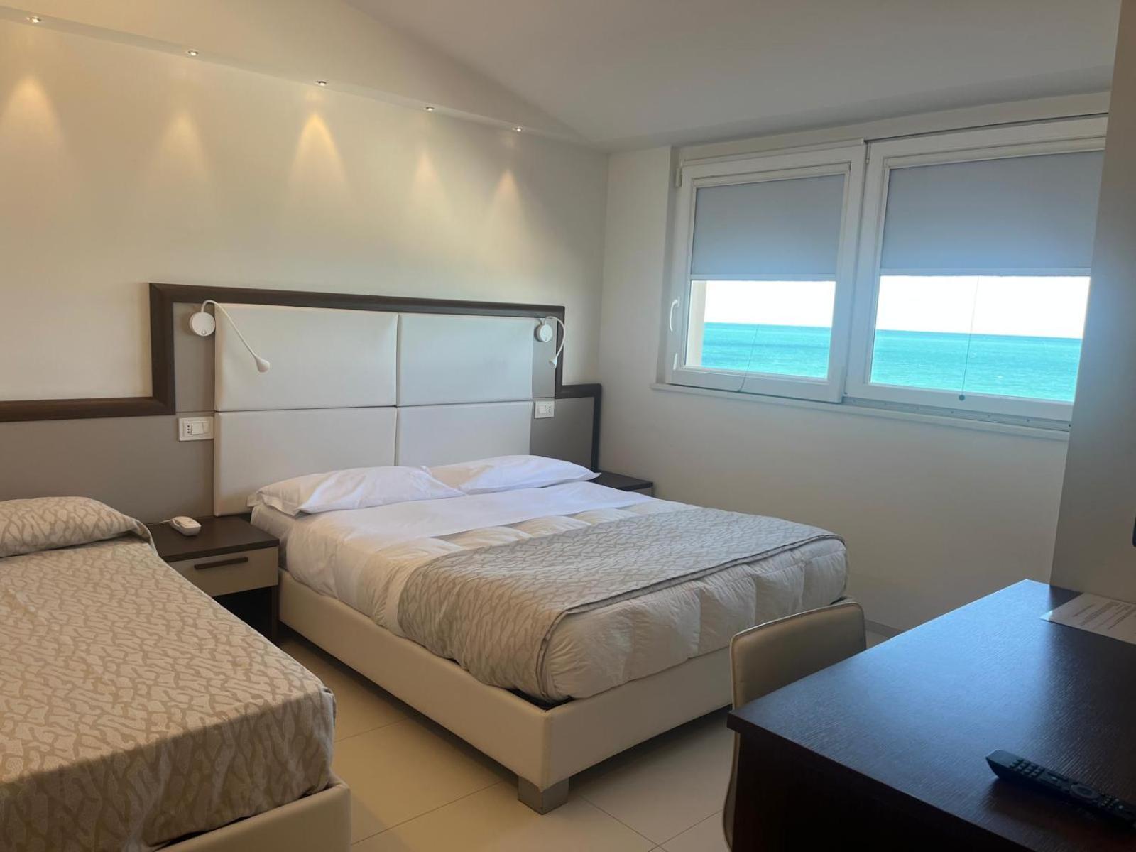 Hotel Baia Marina Cupra Marittima Kültér fotó