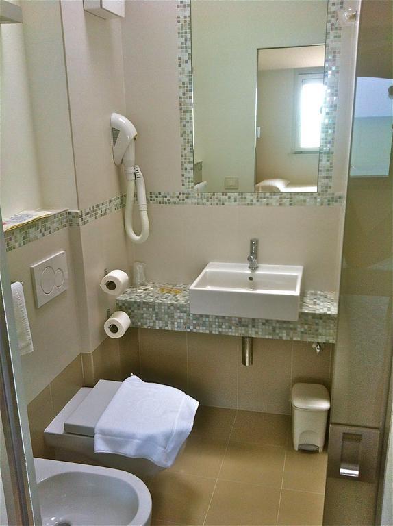 Hotel Baia Marina Cupra Marittima Szoba fotó